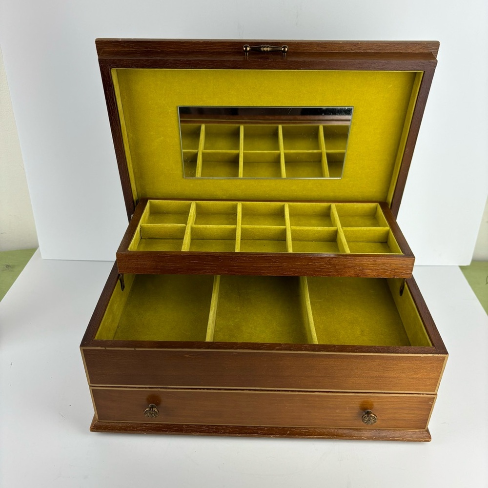 Vintage-MCM- Wooden Jewelry Box with-Chartreuse lining-1 drawer/lift top - Picture 4 of 15